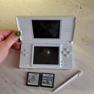 Nintendo DS Lite in Classic White